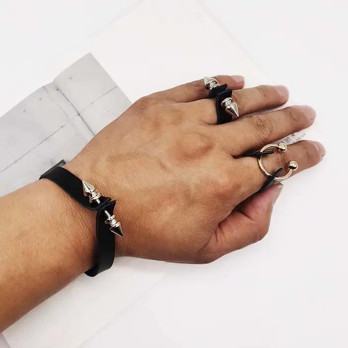 TOTABC-Bague ronde en cuir faite à la main pour hommes et femmes, bracelet noir, cadeau de bijoux, mode masculine, vente en gros
