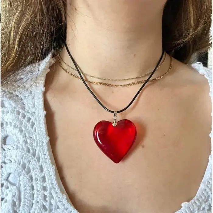Collier cœur géant rouge en verre pour femmes style néo-gothique bijou gothique cadeau pour occasions spéciales