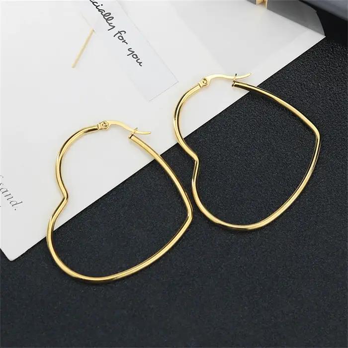 1 paire de boucles d'oreilles créoles
