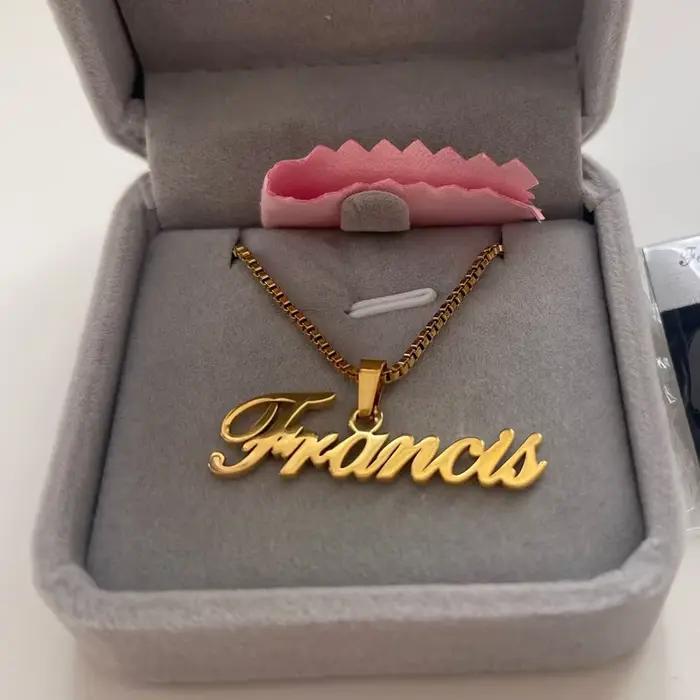 Collier personnalisé avec nom en or et chaîne en forme de boîte cadeau d'anniversaire pour femme occasions spéciales浪漫风的名字定制项链,黄金和盒链设计,适用于各种场合的女士生日礼物。