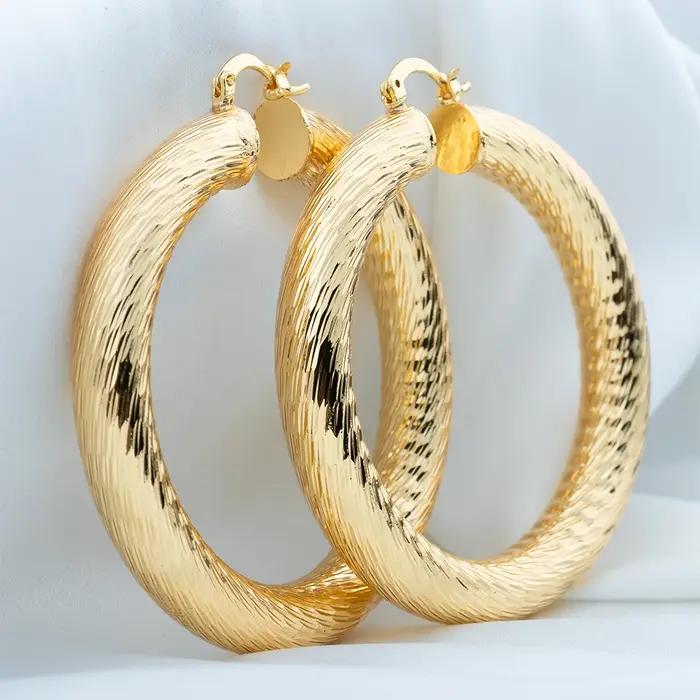Grandes boucles d'oreilles pour femmes