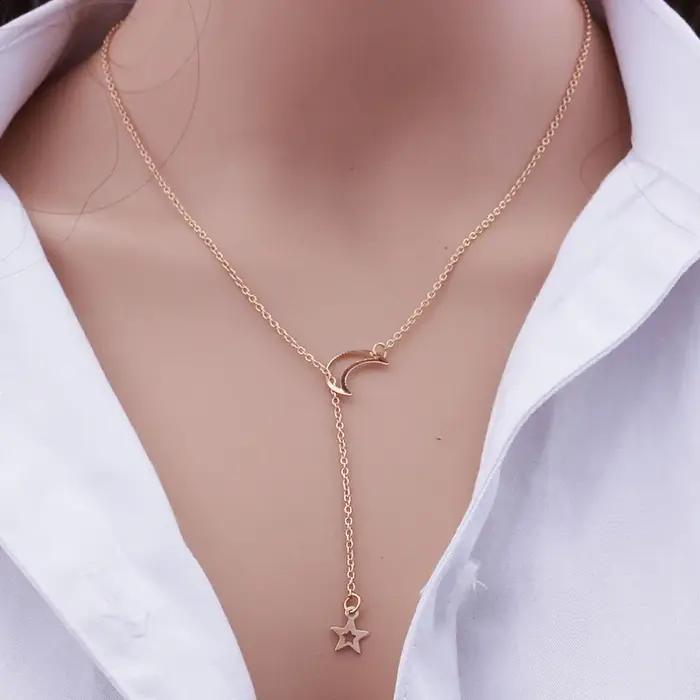 Collier avec pendentif lune et étoile pour femmes