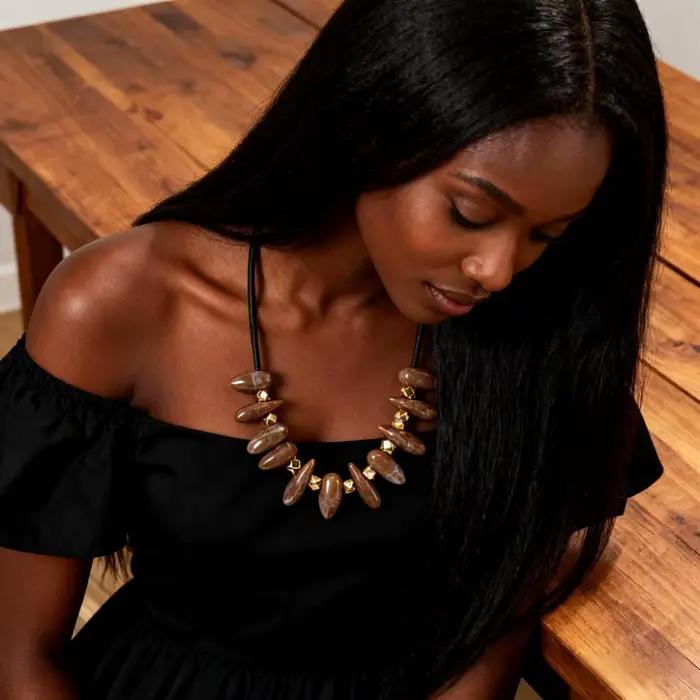 Collier ras du cou en pierre marbrée marron pour femmes, cordon noir, clous dorés, accessoire de bijoux de fête quotidien à la mode