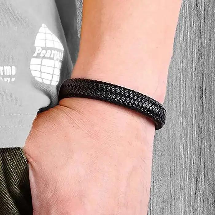 Bracelet en cuir noir PU pour hommes avec fermeture magnétique élégant et robuste pour tous les jours et occasions spéciales