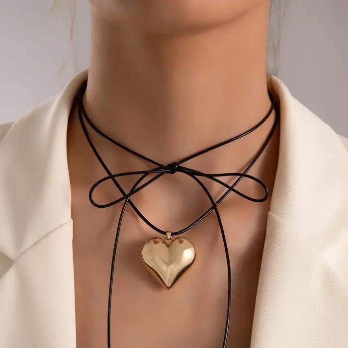 Collier pendentif coeur d'amour en velours noir pour femme, grand tour de cou, tissage élégant, nœud