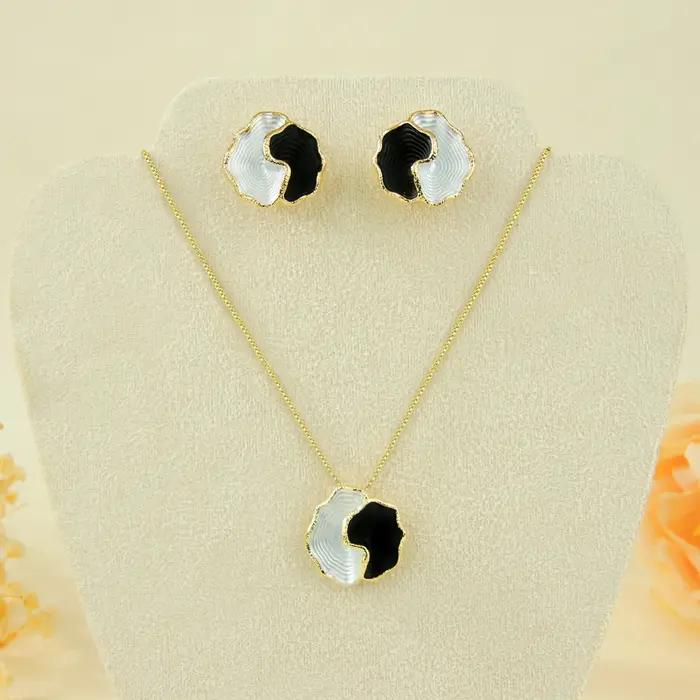 Bijoux Emaillés en Or 14 Carats pour Femmes Occasions Spéciales Soirées Élégantes Collier Boucles D'Oreilles