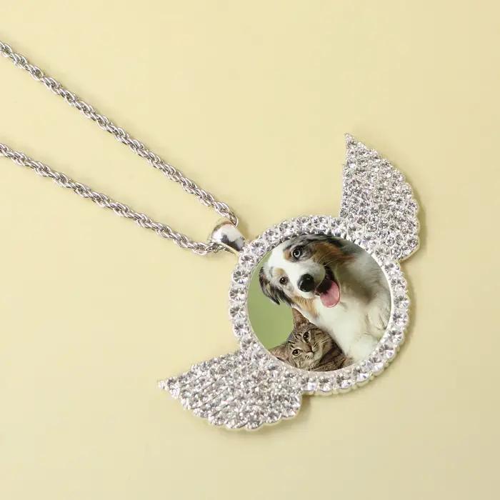 Collier personnalisé avec photo, bijoux élégants et personnalisés pour couples et proches.