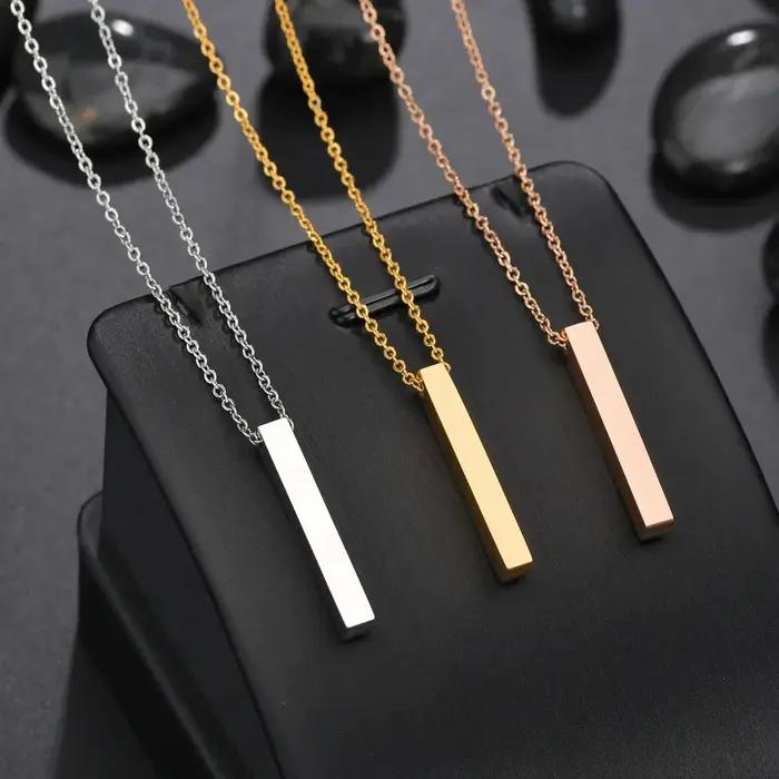 Collier personnalisé en acier inoxydable avec nom et Date