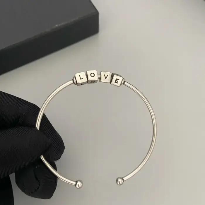 Bracelet Classique Ouvert en Argent avec Lettres