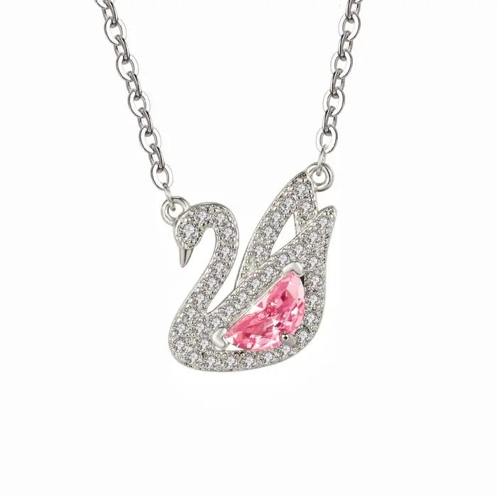Collier ras-du-cou élégant et tendance en forme de cygne, style coréen, avec pendentif demi-lune en diamant rose et fermoir cygne entièrement serti de diamants