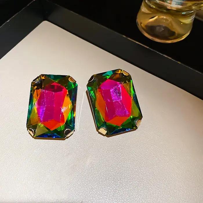 Boucles d'oreilles clous carrées brillantes et colorées en strass pour femmes
