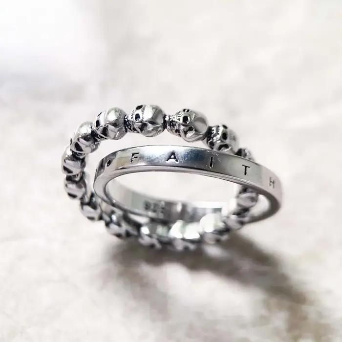 Bague crâne, amour