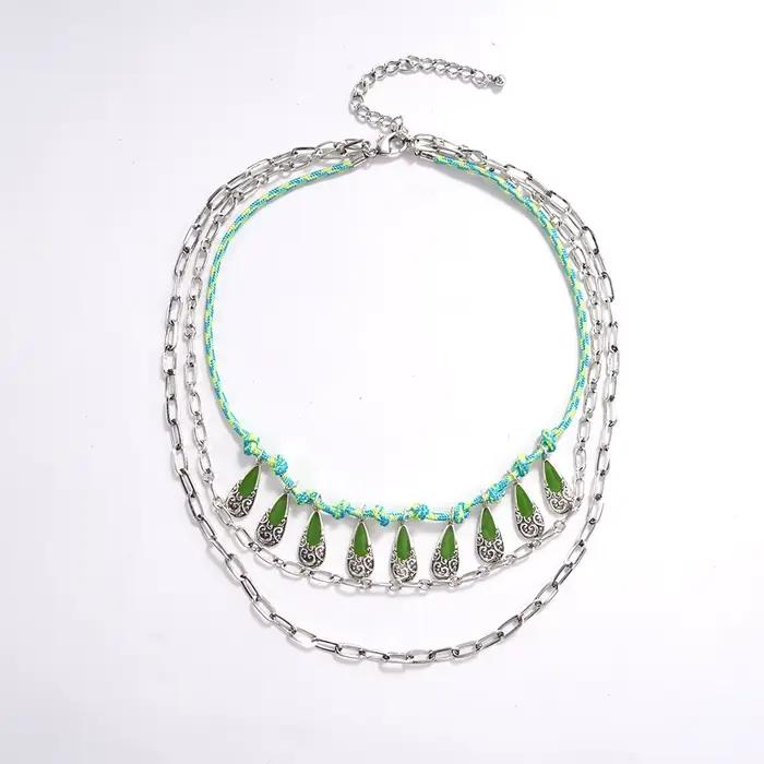 Collier en résine vert rouge avec breloques en forme de goutte pour femmes brunchs dates soirées tenues décontractées et élégantes