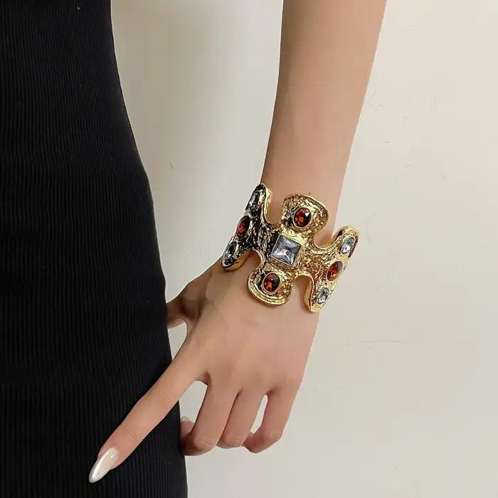 Luxueux bracelet rétro en pierres précieuses colorées à large ouverture