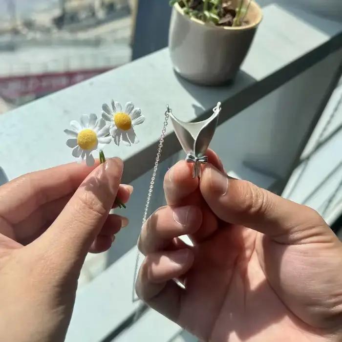 Collier pendentif élégant en forme de bouquet de fleurs pour femme