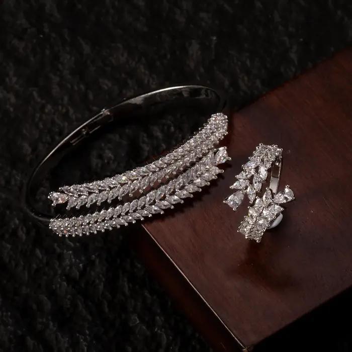 Ensemble de bijoux de luxe en cristal marquise motif feuille de vigne, plaqué or 18 carats, comprena