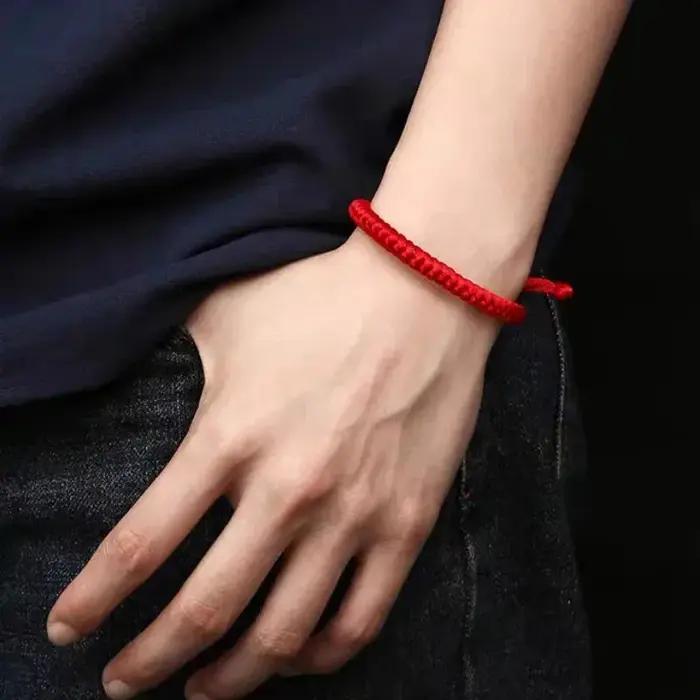 Bracelets Porte-Bonheur Tressés en Coton Rouges et Vibrants pour Hommes et Femmes Occasions Spéciales Tradition Bouddhiste