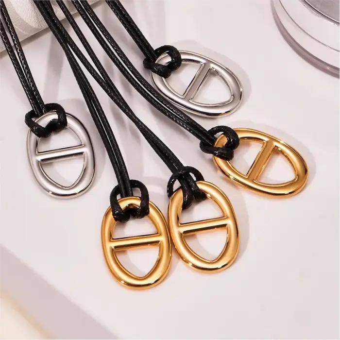Collier en corde de cuir noir avec pendentif lettre H en acier inoxydable plaqué or 18 carats