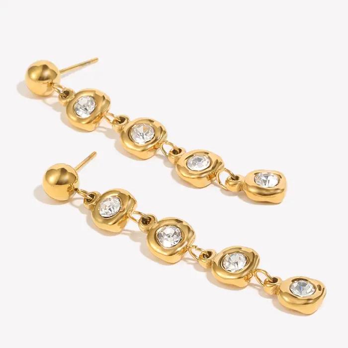 Boucles d'oreilles longues en zircon E.B.belle