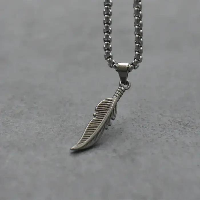 Collier pendentif plume classique en acier inoxydable couleur argent Boho chaîne de maillons bijoux pour femme homme occasions spéciales parties soirees elegance natureliberte