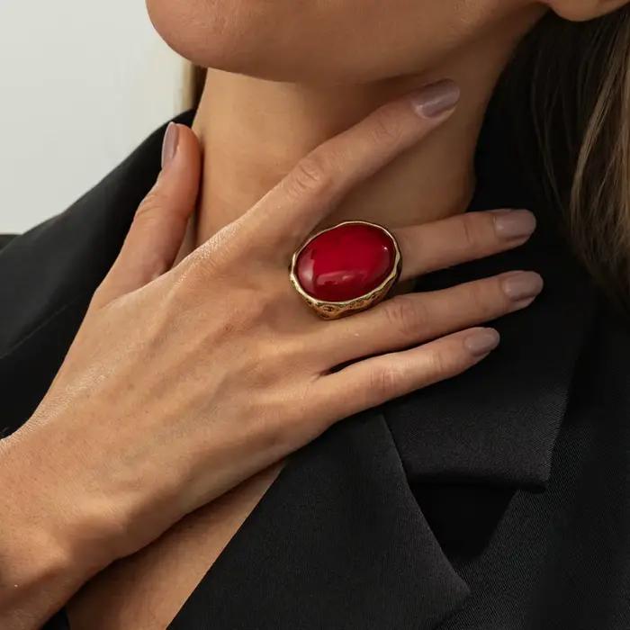Bague rétro ovale en résine rouge pour femmes