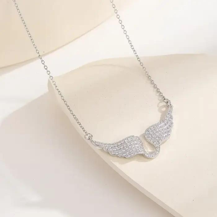 Collier pendentif ailes d'ange en or brillant