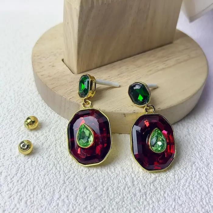 Boucles d'oreilles en argent sterling 925 serties de pierres précieuses pour femmes occasions spéciales comme fiançailles anniversaires et noël