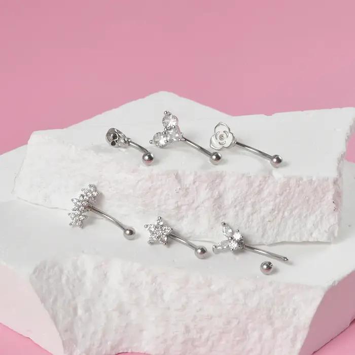 Boucles d'oreilles à clous en acier inoxydable serties de zircone motif triangle pour femmes occasions spéciales et quotidien