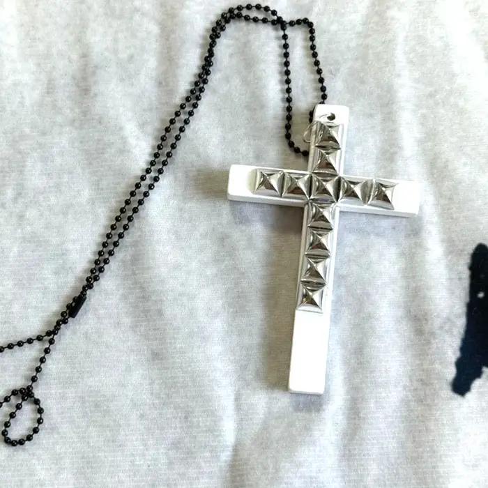 Goth Jewelry – collier avec pendentif croix Srivet rose en bois pour femmes