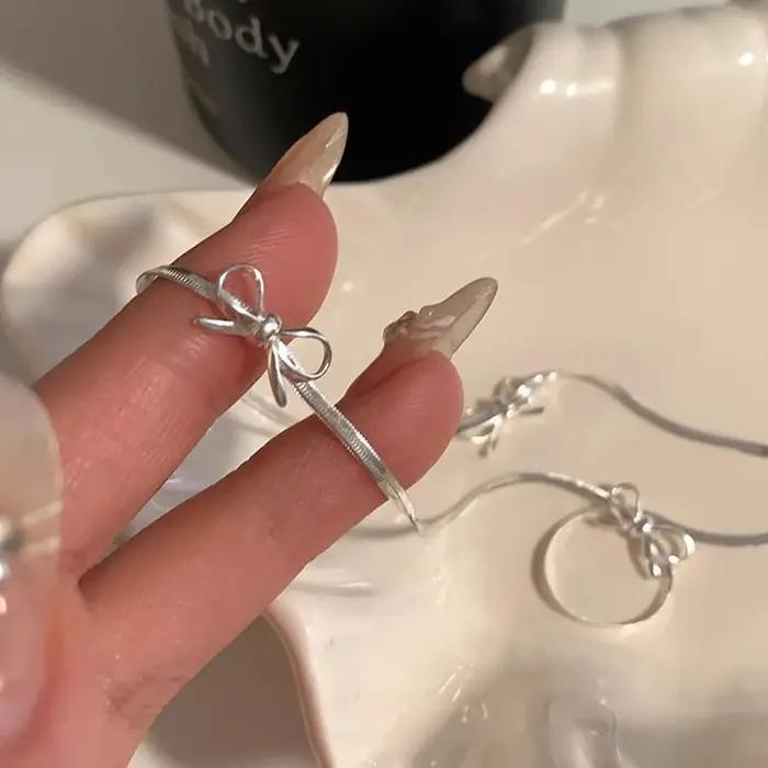 Collier à nœud minimaliste en argent sterling 925