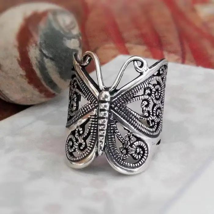 Bague papillon tibétaine rétro en argent pour femmes
