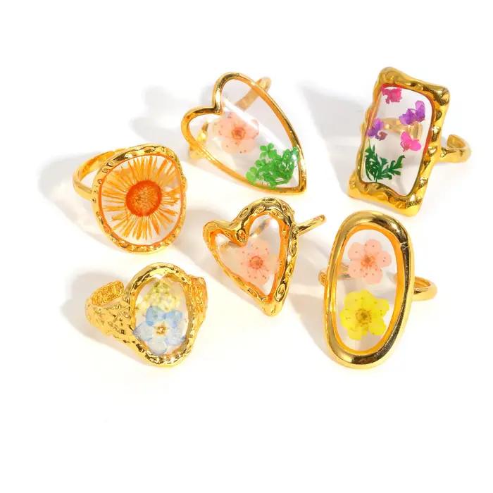 Bague ouverte délicate en fleurs séchées pour femme