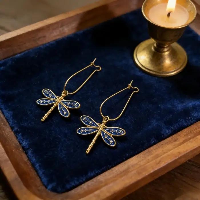 【 Favoris des clients 】 1 paire de boucles d'oreilles bleues motif libellule - Convient aux femmes et à toute la famille