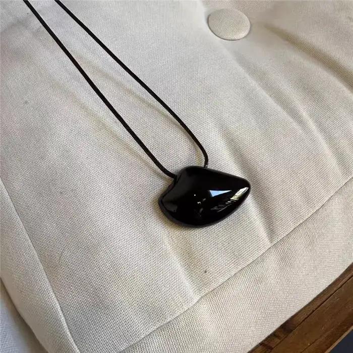 Collier pendentif irrégulier mat pour femmes