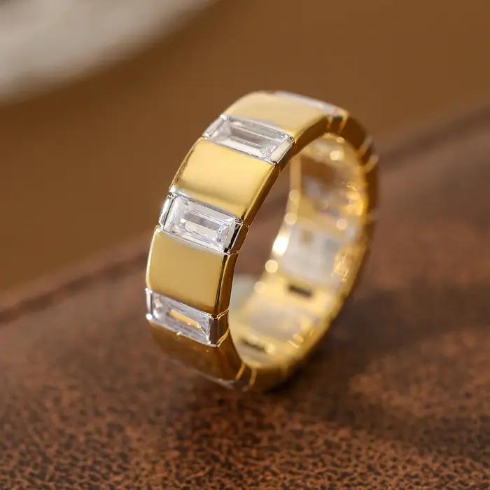 Bague élégante à large bande avec pierres synthétiques baguette