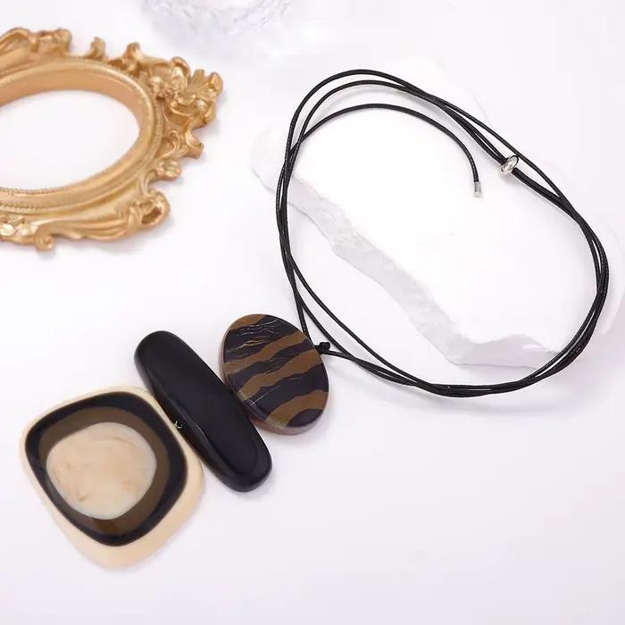 Collier pendentif géométrique en résine style ethnique vintage doré pour femmes occasions spéciales