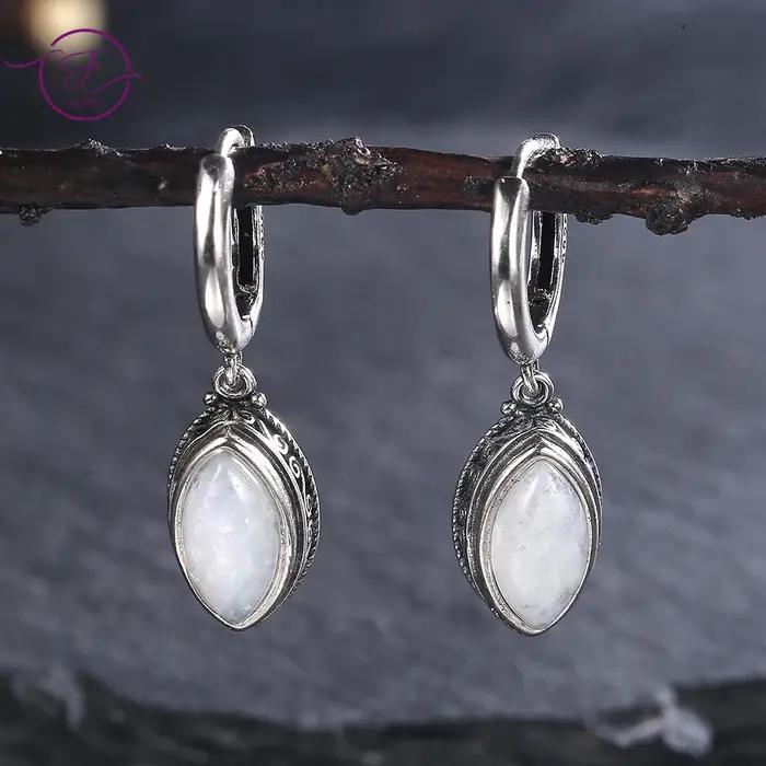 Boucles d'oreilles en pierre de lune naturelle pour femmes élégantes occasions spéciales rétro mode et quotidien