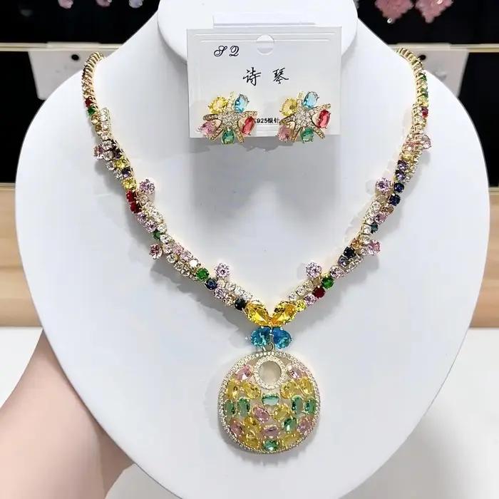 Nouvel ensemble tendance de collier et boucles d'oreilles rondes en zircon de luxe INS coloré