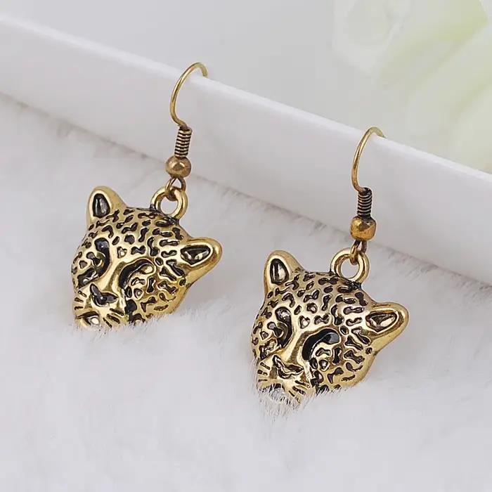 Boucles d'oreilles léopard mignonnes avec pendentif en or antique, accessoire tendance et élégant pour femmes, bijoux de mode européens, idéal pour les occasions spéciales et les cadeaux