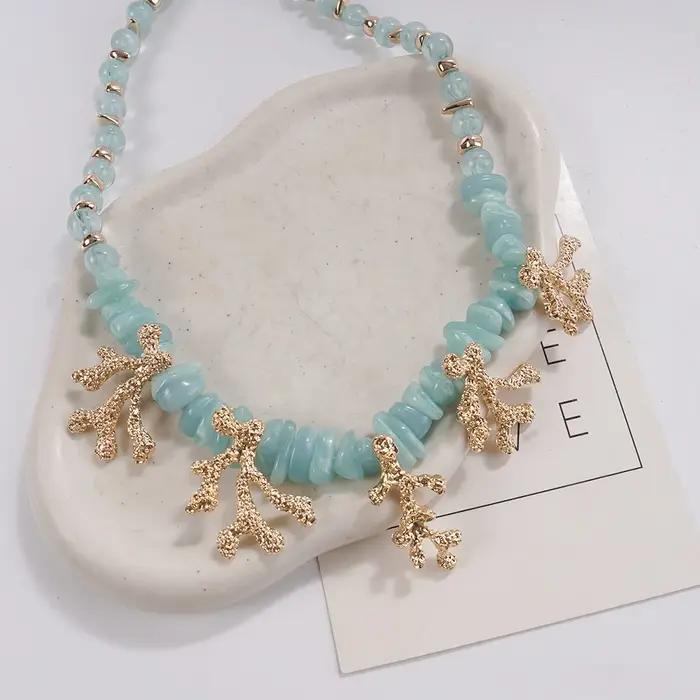 Collier Bohème Nautique Coquillage Corail Perles Aqua Élégant pour Femmes Occasions Spéciales Brunchs Rendez-vous