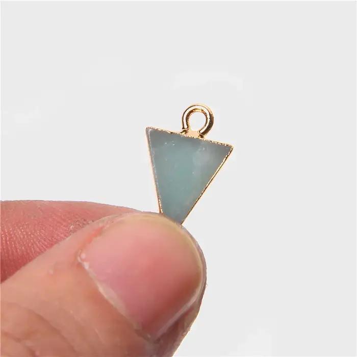 Collier en pierre d'amazonite naturelle pendentif triangle en cristal pour femmes et hommes pour diverses occasions spéciales et cadeaux