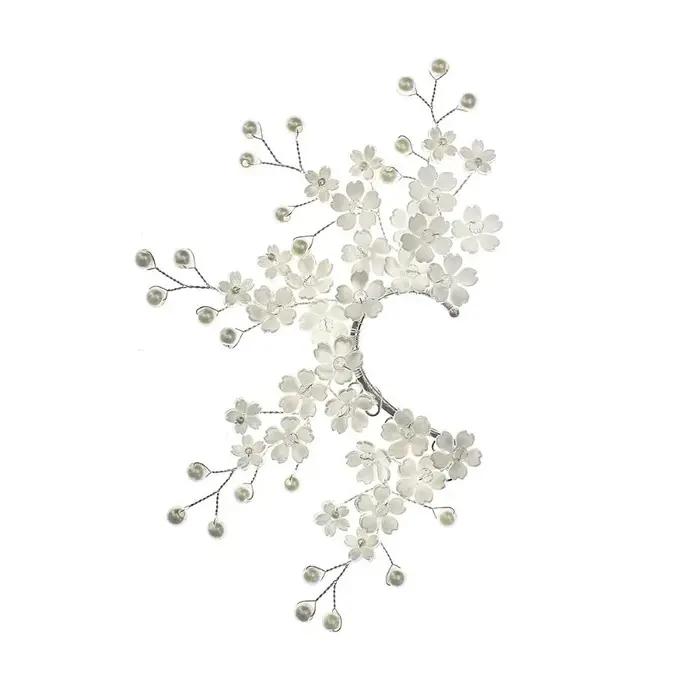 Manchette d'oreille florale en forme de fleur de cerisier avec accent perle, accessoire de mode sans