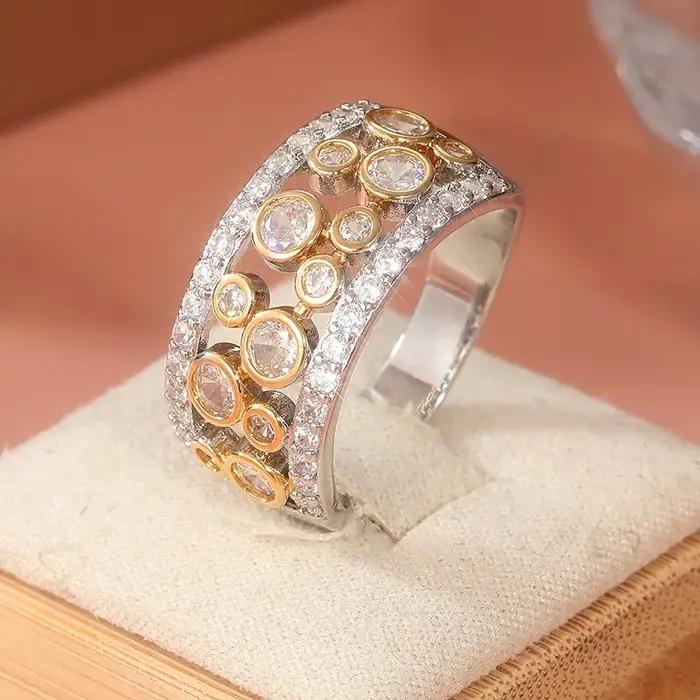 Magnifique bague pour femme bicolore incrustée de CZ blanc