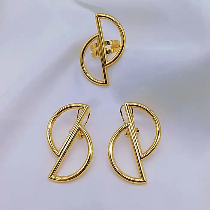 Ensemble de boucles d'oreilles et de matiques en or 18 carats pour femmes