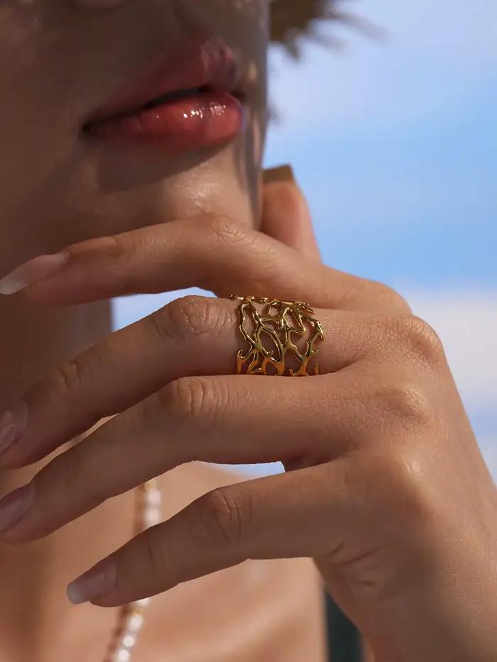 Bague de cocktail Marka en acier inoxydable plaqué or 18 carats pour femmes styles hip-hop rock et occasions spéciales