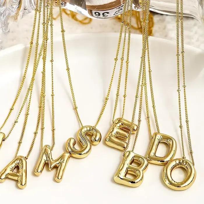 Collier avec initiales dorées pour femmes