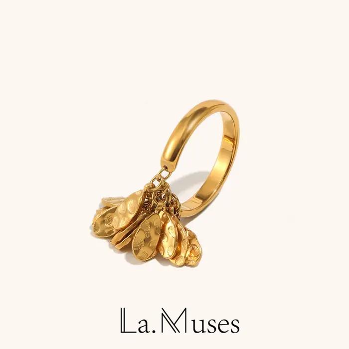 La. Bague pour femme en acier inoxydable avec pendentif en forme de flocon texturé Muses Punch