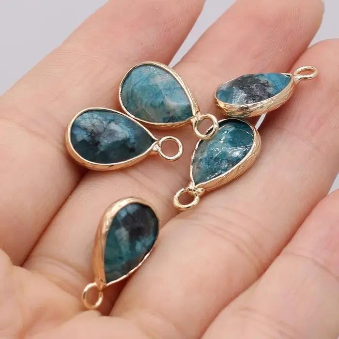 Charm en pierre naturelle semi-précieuse en forme de goutte d'eau avec bord doré pour colliers et bracelets élégants et personnalisables pour femmes occassions spéciales
