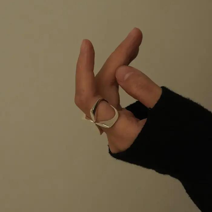 Bagues en forme de trèfle croisé uniques pour femmes