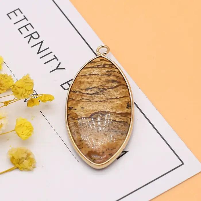 Pendentif en pierre naturelle de forme ovale